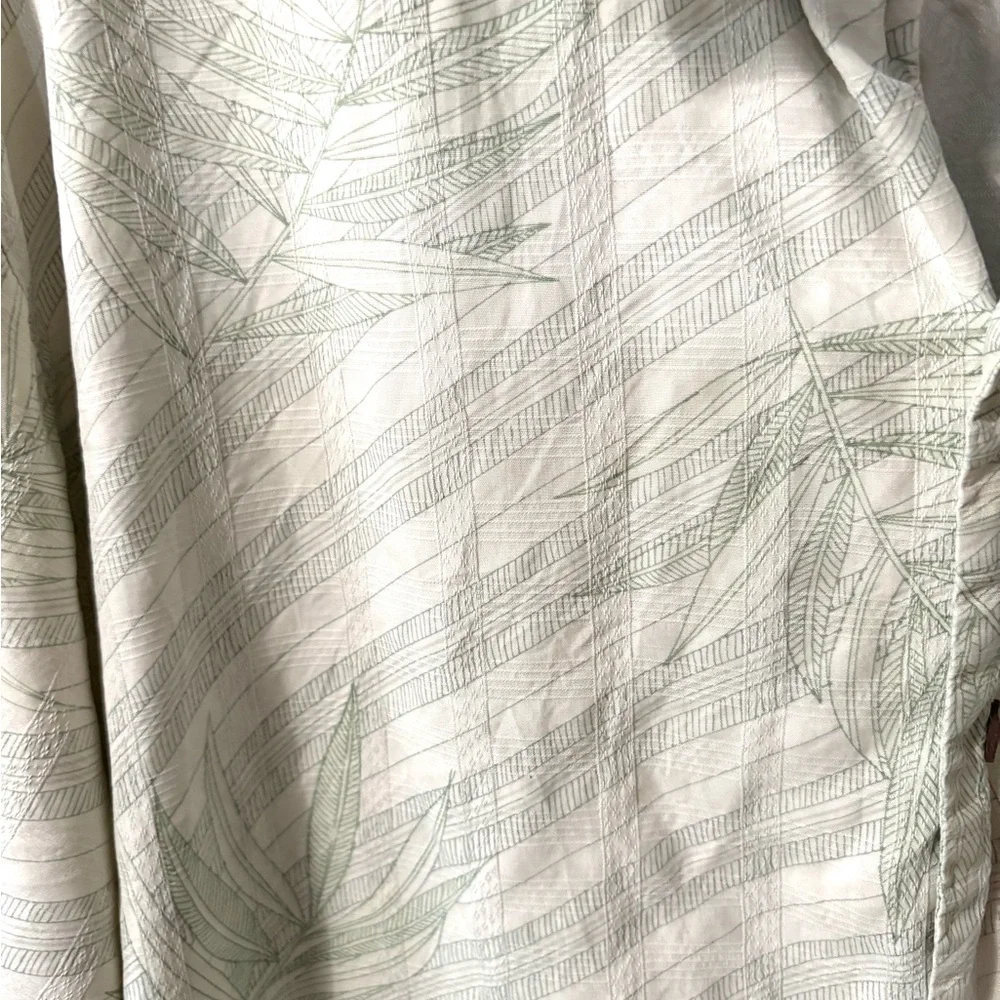 Tommy Bahama Men's Light Green Leaf Pattern Shirt - Picture 2 of 5